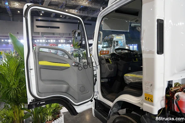 Dongfeng L2V standard version air brake 4.165m single-row plug-in hybrid box truck Mengguli 14.01kWh 4X2(6 roues) Cabine (1) | 86Trucks