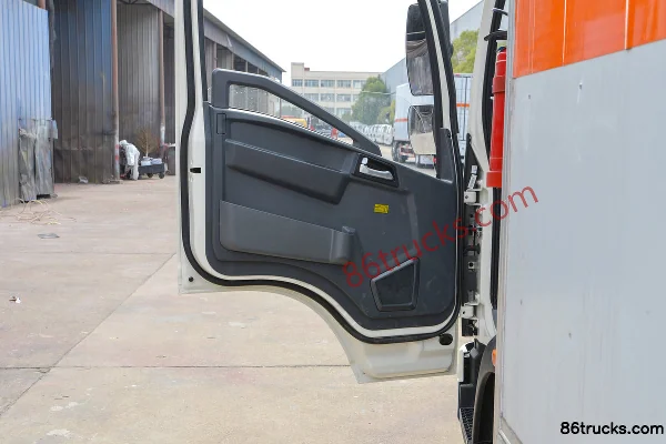 Sinotruk HOWO Hanjiang 140 hp 4X2(6 wheels) 4.15m Hanjiang Miscellaneous Dangerous Goods Van Truck (Chufei Brand) Cab (2) | 86Trucks