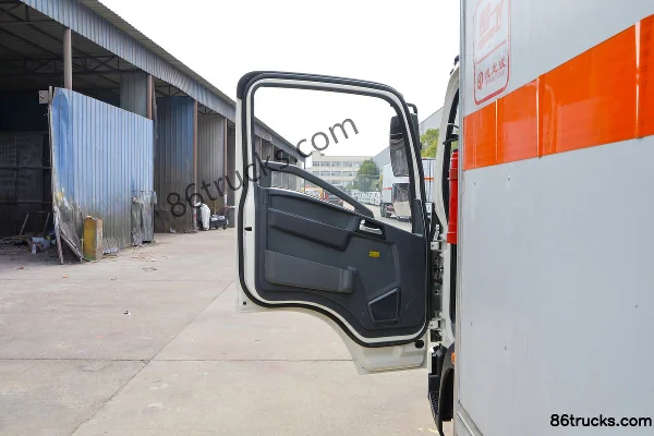 Sinotruk HOWO Hanjiang 140 hp 4X2(6 wheels) 4.15m Hanjiang Miscellaneous Dangerous Goods Van Truck (Chufei Brand) Cab (1) | 86Trucks