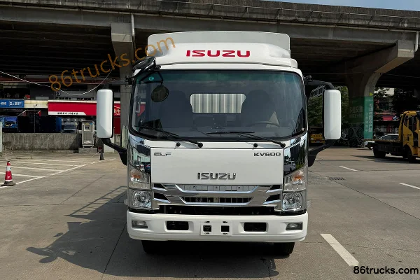Qingling Isuzu KV600 2.5L Diesel 161 hp 4X2(6 wheels) Isuzu 6-speed 3.79m Semi-row Stake Light Truck Exterior (2) | 86Trucks