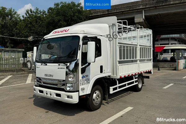 Qingling Isuzu KV600 2.5L Diesel 161 hp 4X2(6 wheels) Isuzu 6-speed 3.79m Semi-row Stake Light Truck Exterior (3) | 86Trucks