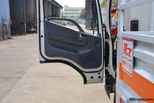 JMC Kaiyun+ 129 hp 4x2(6 wheels) 4.2m Gas Cylinder Transport Truck (Chufei Brand) Cab (2) | 86Trucks