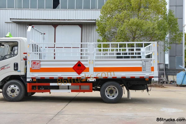 JMC Kaiyun+ 129 hp 4x2(6 wheels) 4.2m Gas Cylinder Transport Truck (Chufei Brand) Body (2) | 86Trucks
