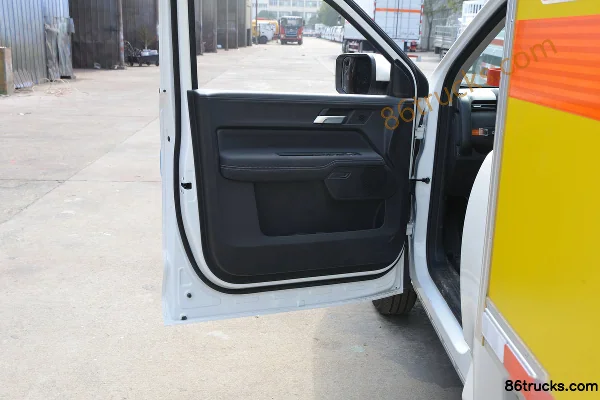 JMC Da Dao Pursuer 177 hp 4X4(6 wheels) 2.56m Explosive Transport Truck (Chufei Brand) Cab (2) | 86Trucks
