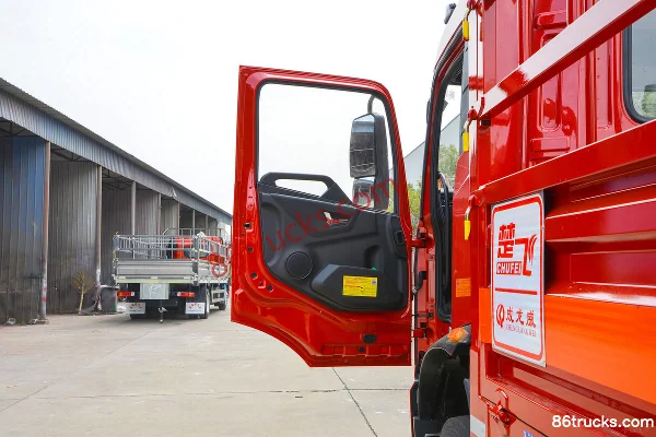 Dongfeng Tianjin KR 210 hp 4x2(6 wheels) 6.8m gas cylinder transport truck (Chufei brand) Cab (1) | 86Trucks