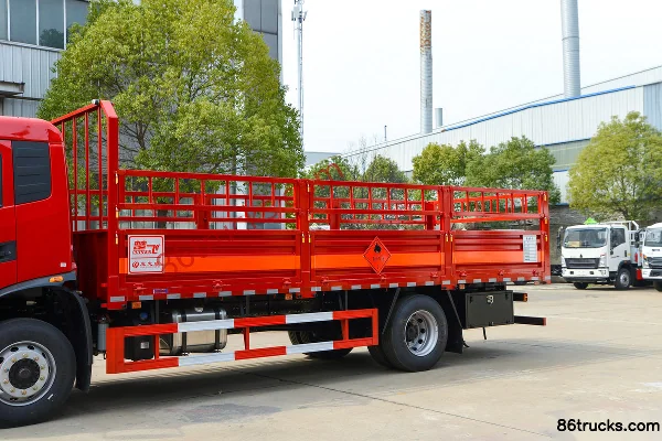 Dongfeng Tianjin KR 210 hp 4x2(6 wheels) 6.8m gas cylinder transport truck (Chufei brand) Body (1) | 86Trucks