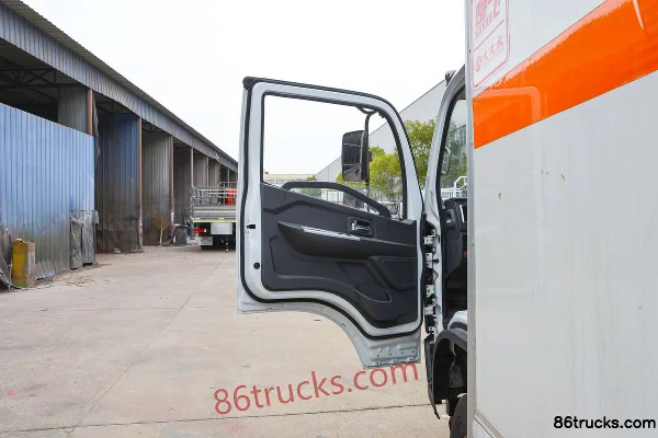 Dongfeng D6 140 hp 4X2(6 wheels) 4.1m Oxidizing Goods Van Transport Truck (Chufei Brand) Cab (1) | 86Trucks