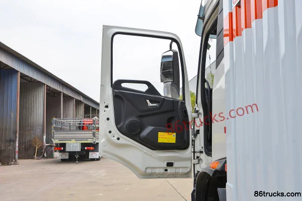 Dongfeng Tianjin KR 260 hp 6X2(8 wheels) 9.6m Flammable Liquid Van Transport Truck (Chufei Brand) Cab (1) | 86Trucks