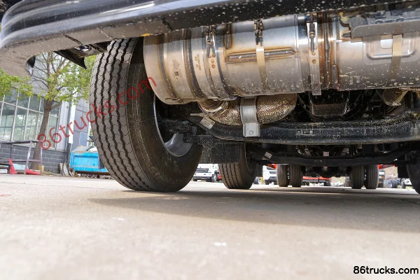 Dongfeng Tianjin KR 260 hp 6X2(8 wheels) 9.6m Flammable Liquid Van Transport Truck (Chufei Brand) Chassis (2) | 86Trucks