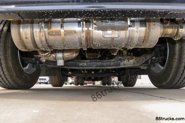 Dongfeng Tianjin KR 260 hp 6X2(8 wheels) 9.6m Flammable Liquid Van Transport Truck (Chufei Brand) Chassis (1) | 86Trucks