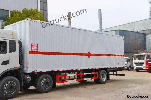 Dongfeng Tianjin KR 260 hp 6X2(8 wheels) 9.6m Flammable Liquid Van Transport Truck (Chufei Brand) Body (1) | 86Trucks