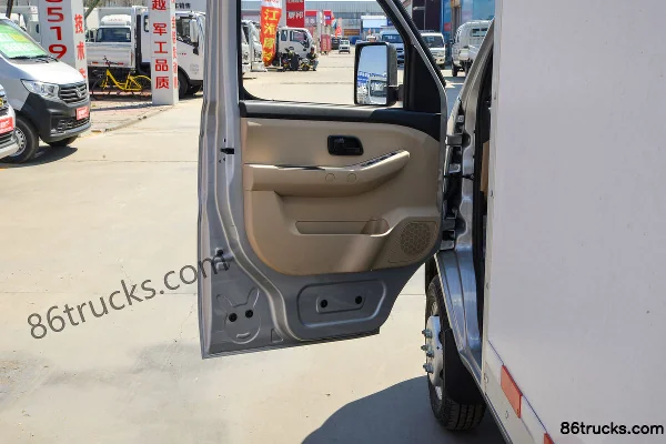 Changan Kuayue Wang X1 122hp 4X2(6 wheels) gasoline 2.96m refrigerated truck (new appearance) Cab (2) | 86Trucks