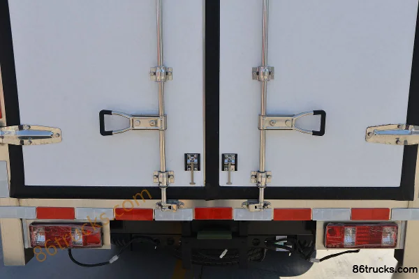 Changan Kuayue Wang X1 122hp 4X2(6 wheels) gasoline 2.96m refrigerated truck (new appearance) Body (3) | 86Trucks