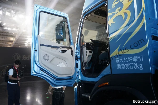 Dongfeng Yiwei 5 6X4(10 roues) tracteur routier électrique pur Cabine (1) | 86Trucks