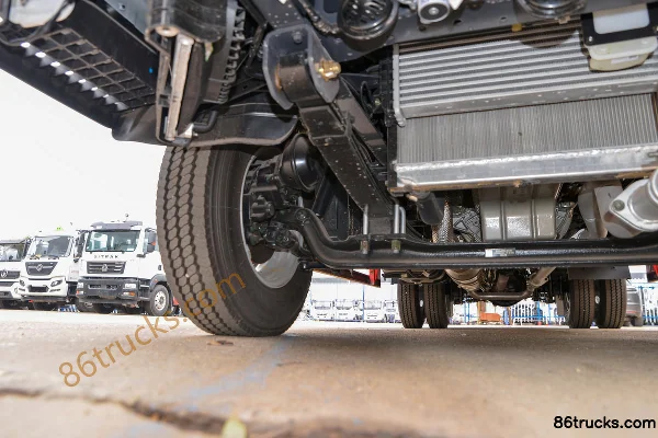 Foton New Jieyun 150hp 4X2(6 wheels) 4.1m flammable gas van truck (Chufei brand) Chassis (2) | 86Trucks