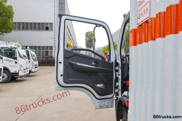 Dongfeng D7 165 ch 4X2(6 roues) 5,15 m camion caisse pour matières corrosives (marque Chufei) Cabine (1) | 86Trucks