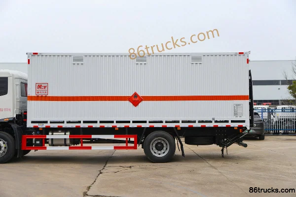 Dongfeng Tianjin KR 210hp 4X2(6 wheels) 6.8m flammable liquid van truck (Chufei brand) Body (2) | 86Trucks