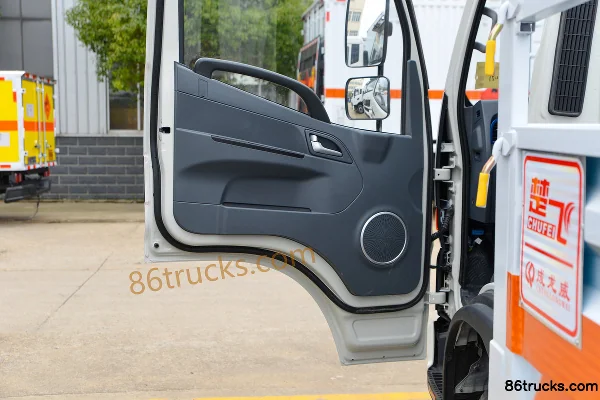 JAC E 150hp 4X2(6 wheels) 4.15m gas cylinder transport truck (Chufei brand) Cab (2) | 86Trucks