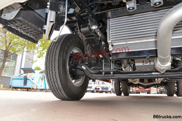 JAC E 150hp 4X2(6 wheels) 4.15m gas cylinder transport truck (Chufei brand) Chassis (2) | 86Trucks