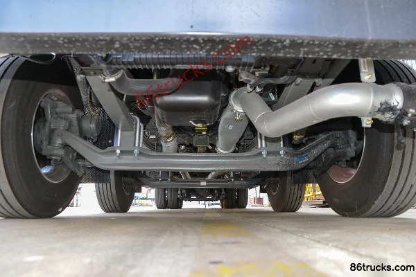 Sitrak C5H 350hp 8X4(12 wheels) 9.6m Flammable Liquid Van Transport Truck (Chufei Brand) Chassis (1) | 86Trucks