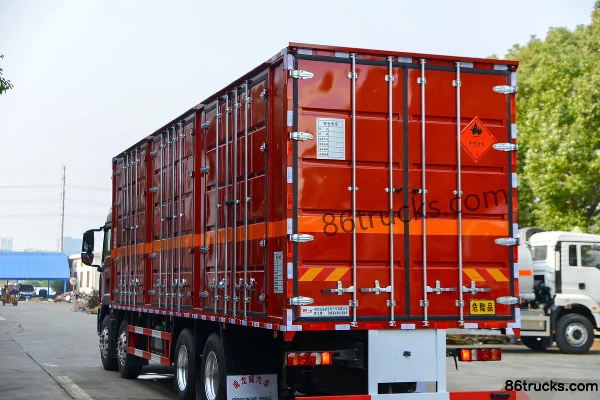 Sitrak C5H 350hp 8X4(12 wheels) 9.6m Flammable Liquid Van Transport Truck (Chufei Brand) Body (3) | 86Trucks
