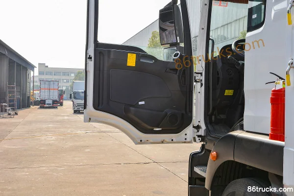 Sinotruk Sitrak C5H 250hp 4X2(6 wheels) 6.8m Gas Cylinder Transport Truck (Chufei Brand) Cab (2) | 86Trucks