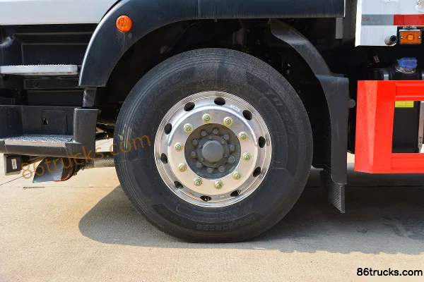 Sinotruk Sitrak C5H 250hp 4X2(6 wheels) 6.8m Gas Cylinder Transport Truck (Chufei Brand) Chassis (2) | 86Trucks