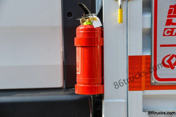 Sinotruk Sitrak C5H 250hp 4X2(6 wheels) 6.8m Gas Cylinder Transport Truck (Chufei Brand) Body (3) | 86Trucks