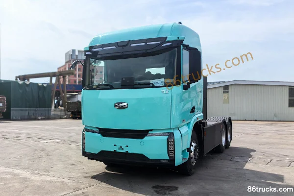 Lingyi Auto Jingzhe Standard Load 6X4(10 wheels) Electric Tractor Truck Wuhan BYD 603.34kWh Exterior
