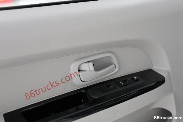 SRM Xinyuan New Haishi X30L 2025 model Wealth Edition 1.5L gasoline 110hp 6-seat central air conditioning light bus Cab (2) | 86Trucks