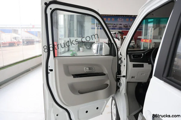 SRM Xinyuan New Haishi X30L 2025 model Wealth Edition 1.5L gasoline 110hp 6-seat central air conditioning light bus Cab (1) | 86Trucks