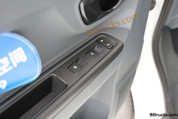 Jinbei Jiyun E6 Changyun Edition 2025 Model 2-seat standard roof pure electric panel van CATL 41.86kWh Cab (3) | 86Trucks