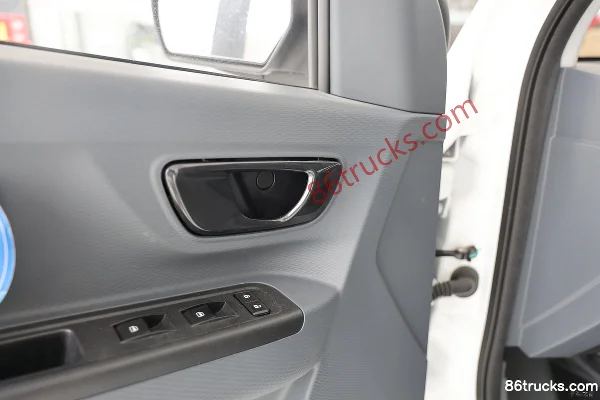 Jinbei Jiyun E6 Changyun Edition 2025 Model 2-seat standard roof pure electric panel van CATL 41.86kWh Cab (2) | 86Trucks