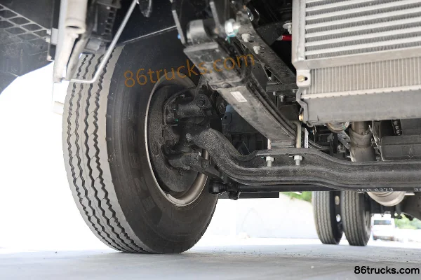 JAC V7 2,5 L diesel 155 ch 4X2(6 roues) Xingrui 6 vitesses 4,18 m cabine simple camion plateau léger Châssis (2) | 86Trucks
