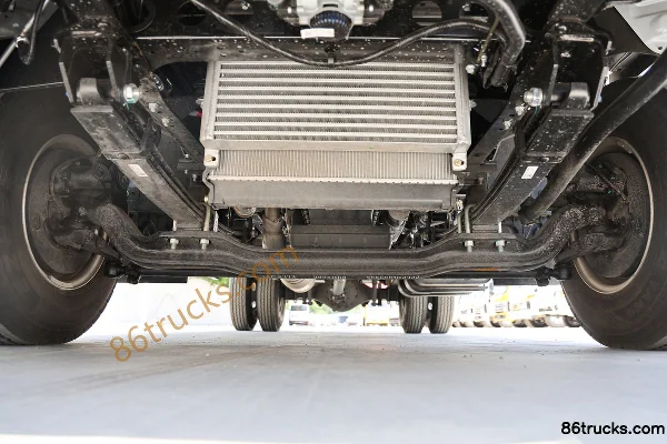 JAC V7 2,5 L diesel 155 ch 4X2(6 roues) Xingrui 6 vitesses 4,18 m cabine simple camion plateau léger Châssis (1) | 86Trucks