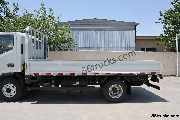JAC V7 2,5 L diesel 155 ch 4X2(6 roues) Xingrui 6 vitesses 4,18 m cabine simple camion plateau léger Carrosserie (1) | 86Trucks