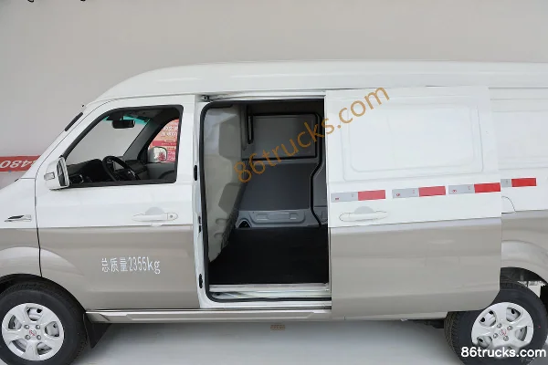 SRM Xinyuan New Haishi X30L 2025 Wealth Edition 1.6L Gasoline 123 hp 2-Seat Panel Van Cargo Box (1) | 86Trucks