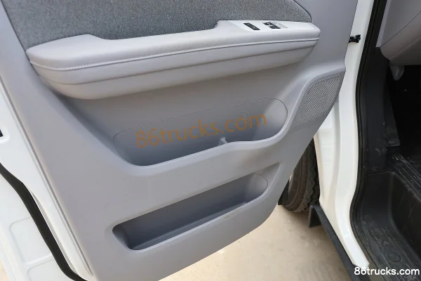 Ruichi R5 Passenger Edition 2025 Model Pioneer I 6-Seat Pure Electric Light Bus Ganfeng 41.5kWh Cab (3) | 86Trucks