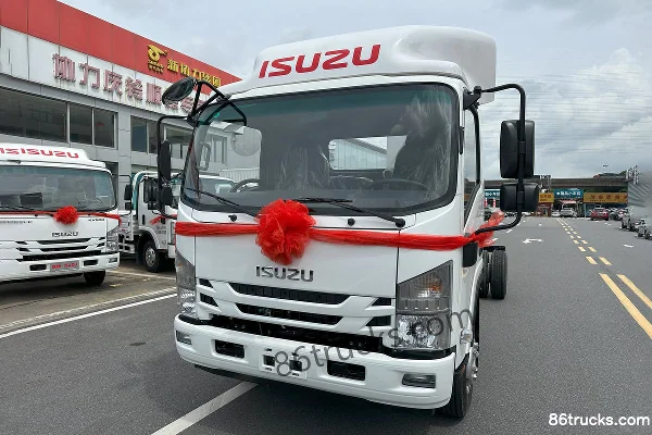 Qingling Isuzu KV800 150 hp 4X2(6 wheels) 4.145m single-row flatbed light truck Exterior (3) | 86Trucks