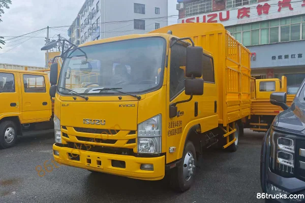 Qingling Isuzu KV100 2.5L Diesel 131 hp 4X2(6 wheels) Isuzu 5-Speed 3.13m Double Row Stake Truck Light Truck Exterior (2) | 86Trucks