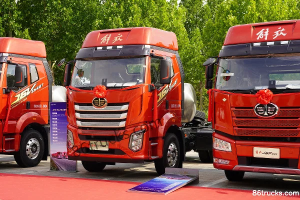 FAW Jiefang J6V Heavy Truck Elite Edition 530 hp 6X4(10 wheels) LNG Automatic Tractor Truck (457 Rear Axle) Exterior (3) | 86Trucks