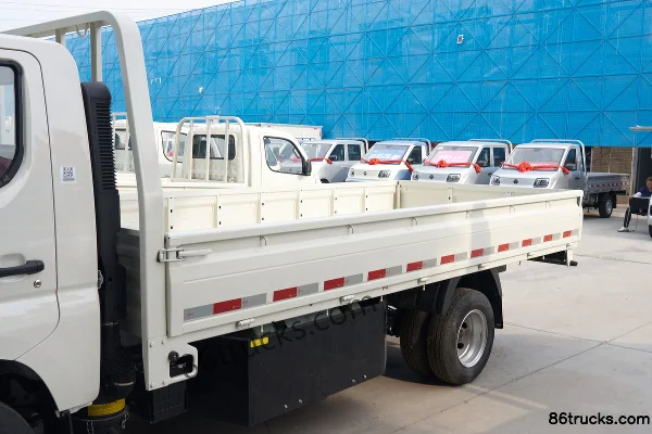 Foton Xiangling M2 Pro 2,0 L 122 ch 4X2(6 roues) CNG 4 m cabine simple plateau micro camion Carrosserie (1) | 86Trucks