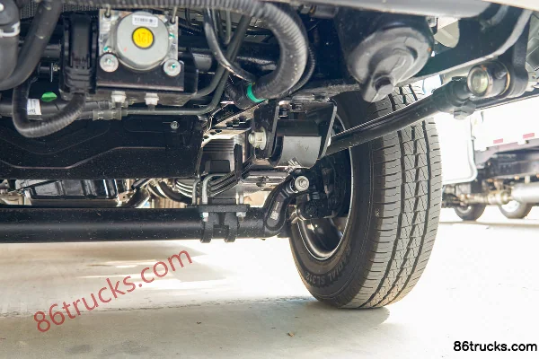 Foton Xiangling M2 1.5L 112hp 4X2(6 wheels) Gasoline/CNG 3.1m semi-row flatbed mini truck Chassis (3) | 86Trucks