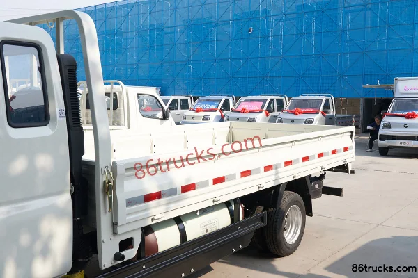Foton Xiangling M2 1.5L 112hp 4X2(6 wheels) Gasoline/CNG 3.1m semi-row flatbed mini truck Body (1) | 86Trucks