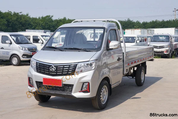 Changan Kuayue Xinbao T3 PLUS 1.6L Gasoline 122 hp 4X2(6 wheels) 5-Speed 3.1m Single Row Flatbed Micro Truck Exterior (3) | 86Trucks