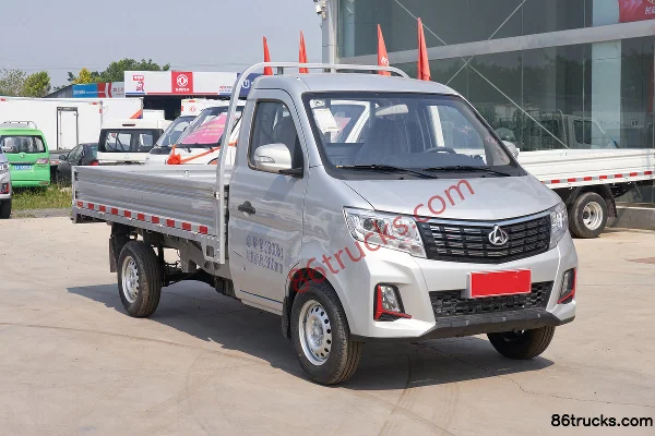 Changan Kuayue Xinbao T3 PLUS 1.6L Gasoline 122 hp 4X2(6 wheels) 5-Speed 3.1m Single Row Flatbed Micro Truck Exterior