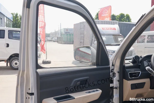 Changan Kuayue Xinbao T3 PLUS 1.6L Gasoline 122 hp 4X2(6 wheels) 5-Speed 3.1m Single Row Flatbed Micro Truck Cab (2) | 86Trucks