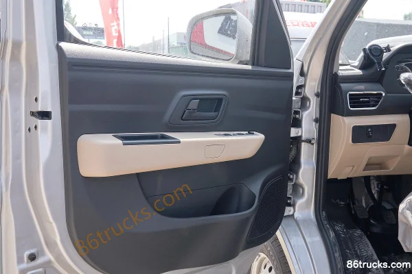 Changan Kuayue Xinbao T3 PLUS 1.6L Gasoline 122 hp 4X2(6 wheels) Dongan 5-Speed 3.09m Single Row Van Micro Truck Cab (3) | 86Trucks