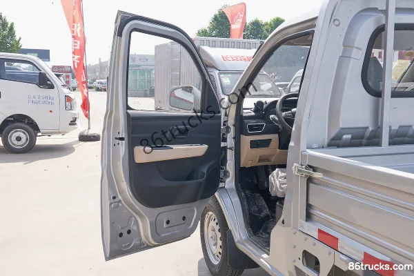 Changan Kuayue Xinbao T3 PLUS 1.6L Gasoline 122 hp 4X2(6 wheels) Dongan 5-Speed 3.09m Single Row Van Micro Truck Cab (1) | 86Trucks