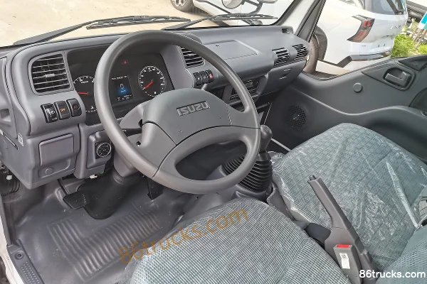 Qingling Lingka 2,5L diesel 131 ch 4X2(6 roues) Isuzu 5 vitesses 3,6 m cabine simple fourgon léger (1) | 86Trucks